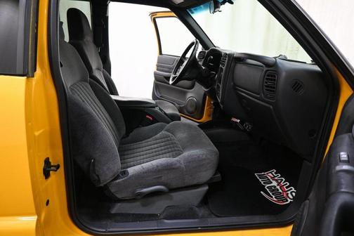 2002 Chevrolet S-10 Base