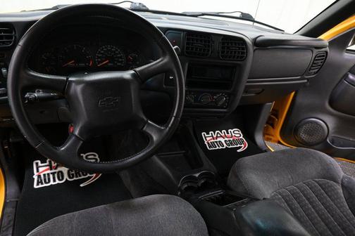 2002 Chevrolet S-10 Base