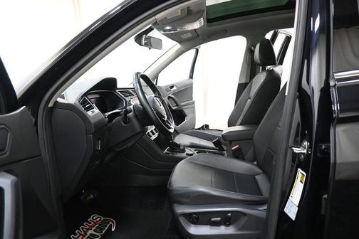 Deep Black Pearl 2019 Volkswagen Tiguan 2.0T SEL