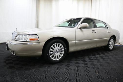 2004 Lincoln Town Car Signature