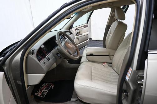 2004 Lincoln Town Car Signature