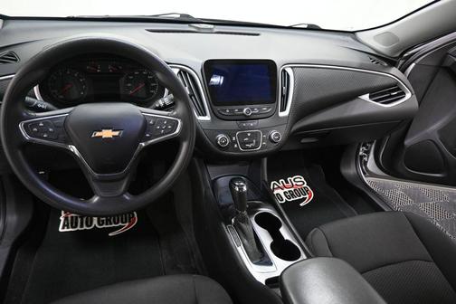 Silver Ice Metallic 2020 Chevrolet Malibu 1LS