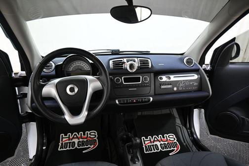 Crystal White 2011 smart ForTwo