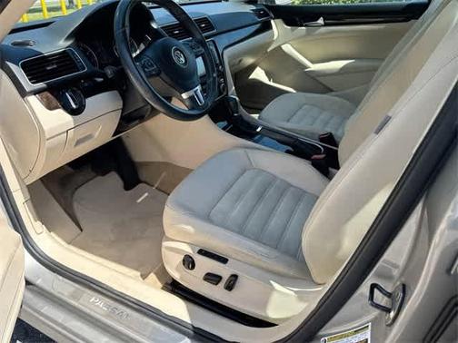 2014 Volkswagen Passat 1.8T Auto SEL Premium