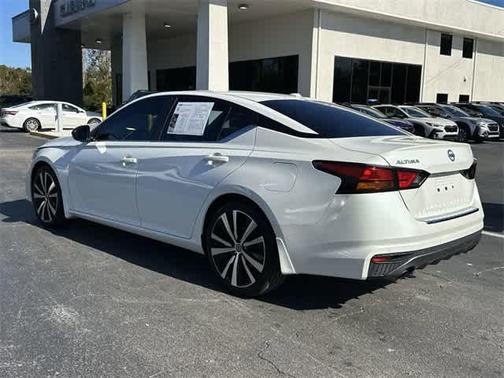 2021 Nissan Altima SR FWD