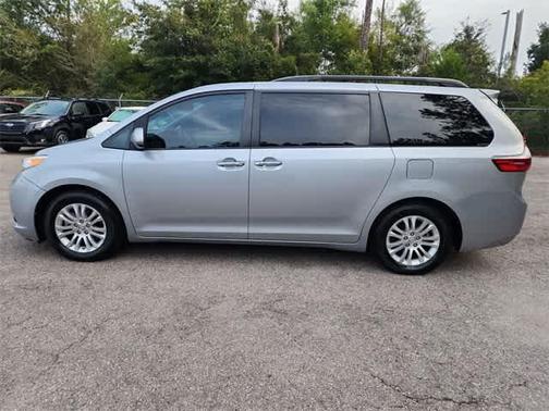 2017 Toyota Sienna XLE Premium