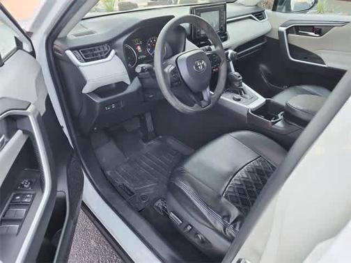 2022 Toyota RAV4 Hybrid XLE