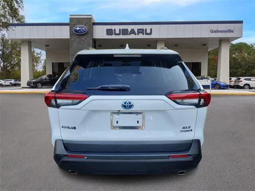 2022 Toyota RAV4 Hybrid XLE