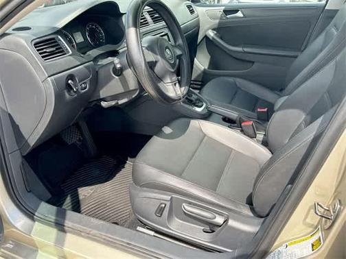 2014 Volkswagen Jetta Auto SE