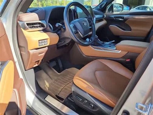 2021 Toyota Highlander Hybrid Platinum