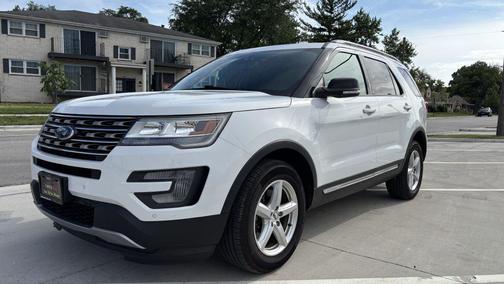 Ruby Red Metallic Tinted Clearcoat 2017 Ford Explorer XLT