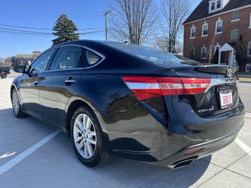 Attitude Black 2014 Toyota Avalon XLE Premium