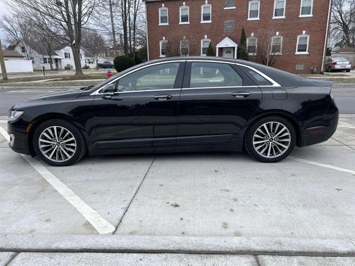 2020 Lincoln MKZ Standard