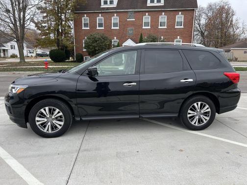2019 Nissan Pathfinder SL