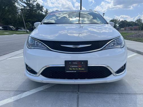 Bright White Clearcoat 2018 Chrysler Pacifica Touring-L Plus