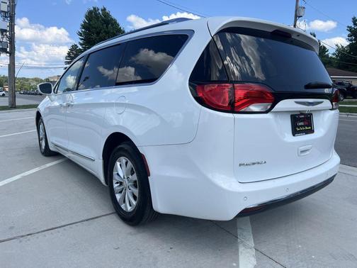 Bright White Clearcoat 2018 Chrysler Pacifica Touring-L Plus