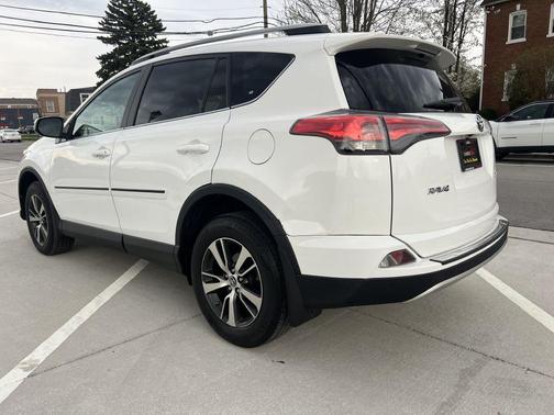 Super White 2017 Toyota RAV4 XLE
