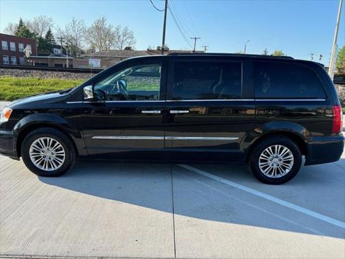 2015 Chrysler Town & Country Touring-L