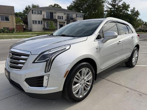 Radiant Silver Metallic 2019 Cadillac XT5 Premium Luxury