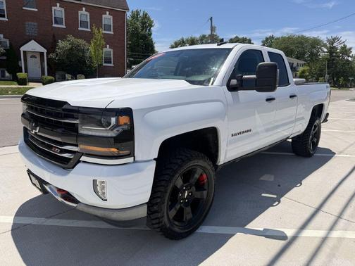 Summit White 2017 Chevrolet Silverado 1500 2LT