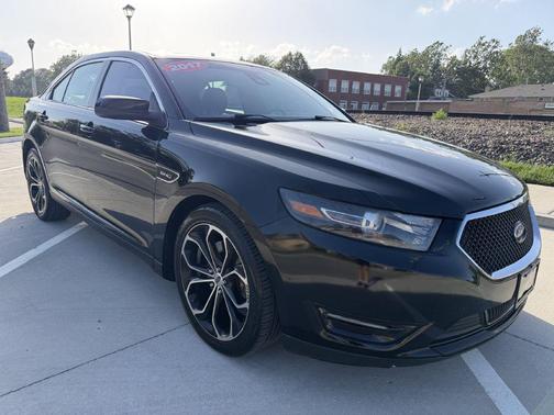 White Platinum Metallic Tri-Coat 2017 Ford Taurus SHO
