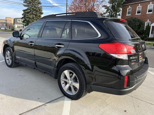 BLACK 2013 Subaru Outback 2.5i Limited