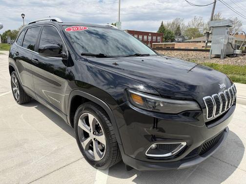 Diamond Black Crystal Pearlcoat 2020 Jeep Cherokee Limited