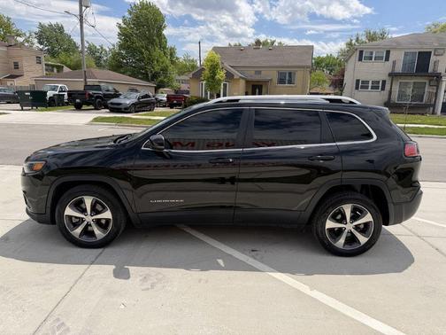 Diamond Black Crystal Pearlcoat 2020 Jeep Cherokee Limited