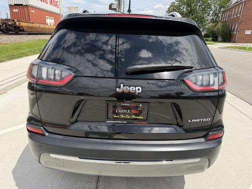 Diamond Black Crystal Pearlcoat 2020 Jeep Cherokee Limited