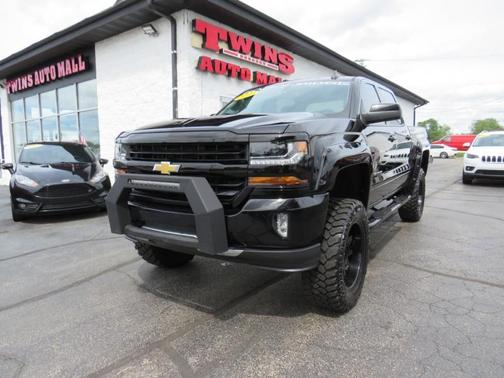 Photo 1 of 26 of 2017 Chevrolet Silverado 1500 LT
