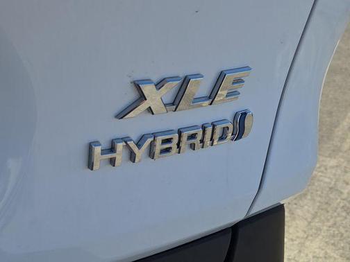 2021 Toyota RAV4 Hybrid XLE