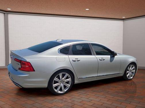 Bright Silver Metallic 2017 Volvo S90 T6 Inscription