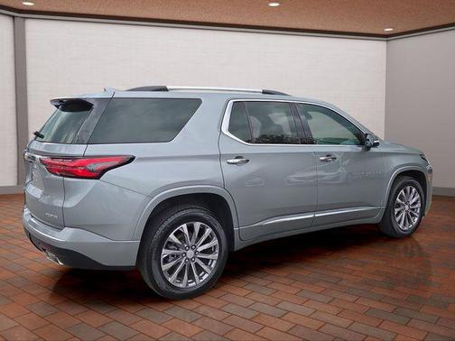 Sterling Gray Metallic 2023 Chevrolet Traverse Premier