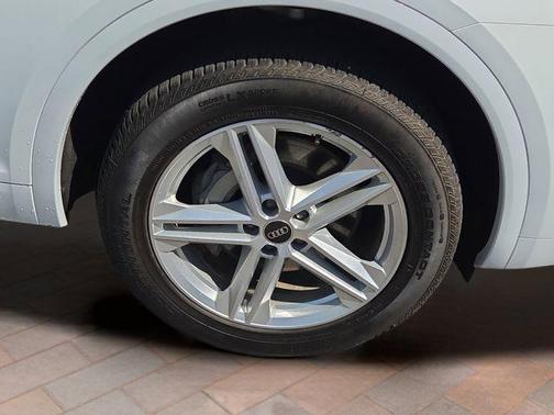 Glacier White Metallic 2023 Audi Q5 e 55 S line Premium Plus