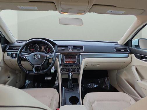 2017 Volkswagen Passat 1.8T R-Line w/Comfort