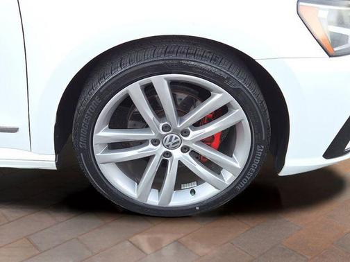 2017 Volkswagen Passat 1.8T R-Line w/Comfort