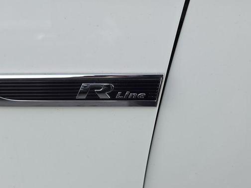 2017 Volkswagen Passat 1.8T R-Line w/Comfort