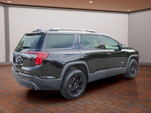2023 GMC Acadia AWD AT4