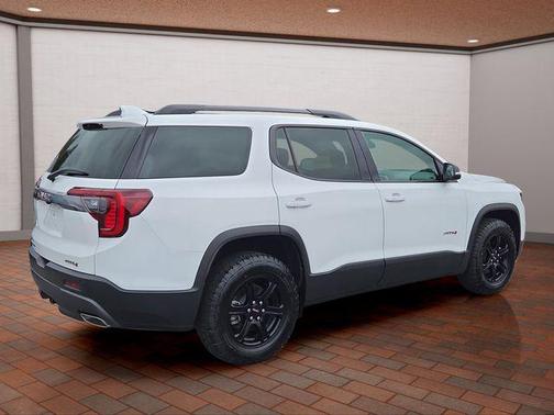 2023 GMC Acadia AWD AT4