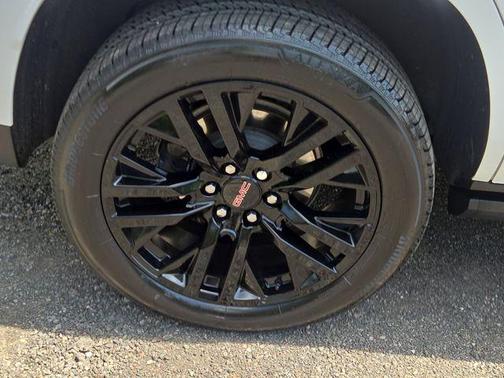 Summit White 2024 GMC Yukon Denali