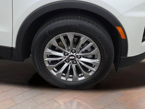 Crystal White Tricoat 2024 Cadillac XT4 Premium Luxury