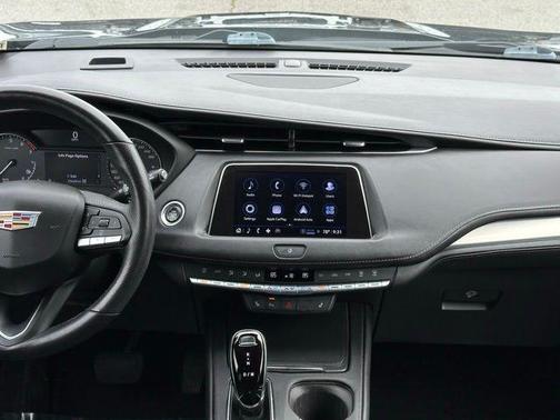 2022 Cadillac XT4 Premium Luxury