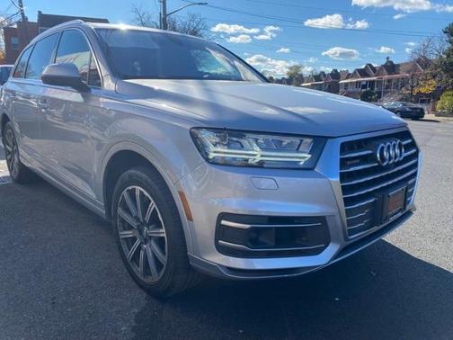 Photo 3 of 47 of 2017 Audi Q7 3.0T Prestige