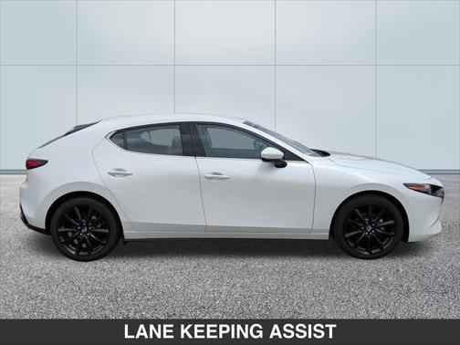 2022 Mazda Mazda3 FWD w/Premium Package