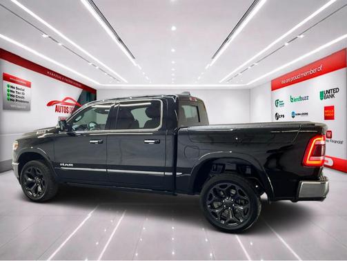 Diamond Black Crystal Pearlcoat 2021 RAM 1500 Limited