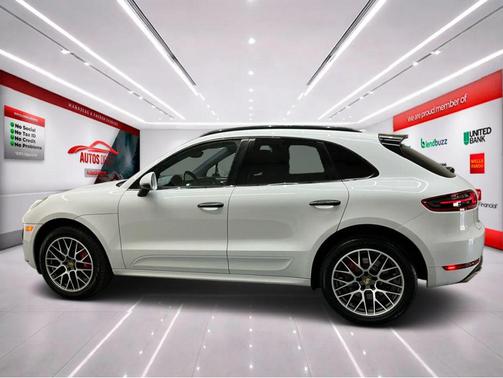 Carrara White Metallic 2017 Porsche Macan Macan Turbo