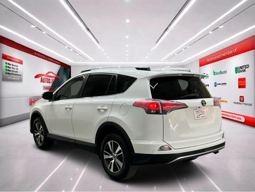 Super White 2017 Toyota RAV4 XLE