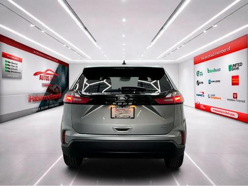 Silver Metallic 2022 Ford Edge SE