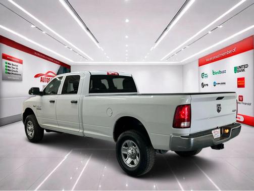 Bright White Clearcoat 2018 RAM 3500 Tradesman Crew Cab 4x4 8' Box