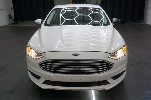 Photo 3 of 32 of 2017 Ford Fusion S